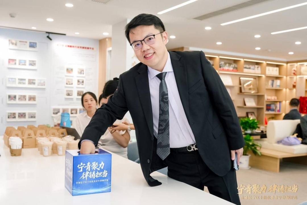 我院副秘书长方皛荣膺首届“长宁区十佳优秀青年律师”——以法治微光，筑教育强国之基